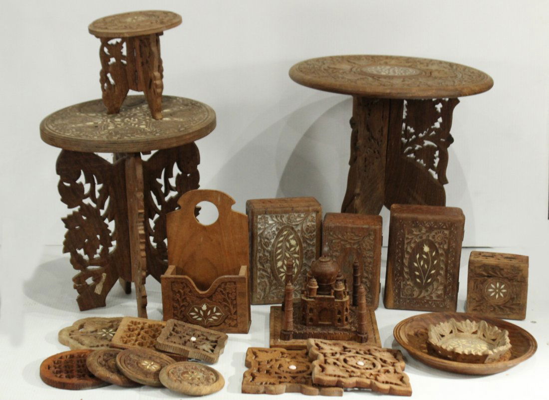Grouping lot of carved wood (1 of 6)