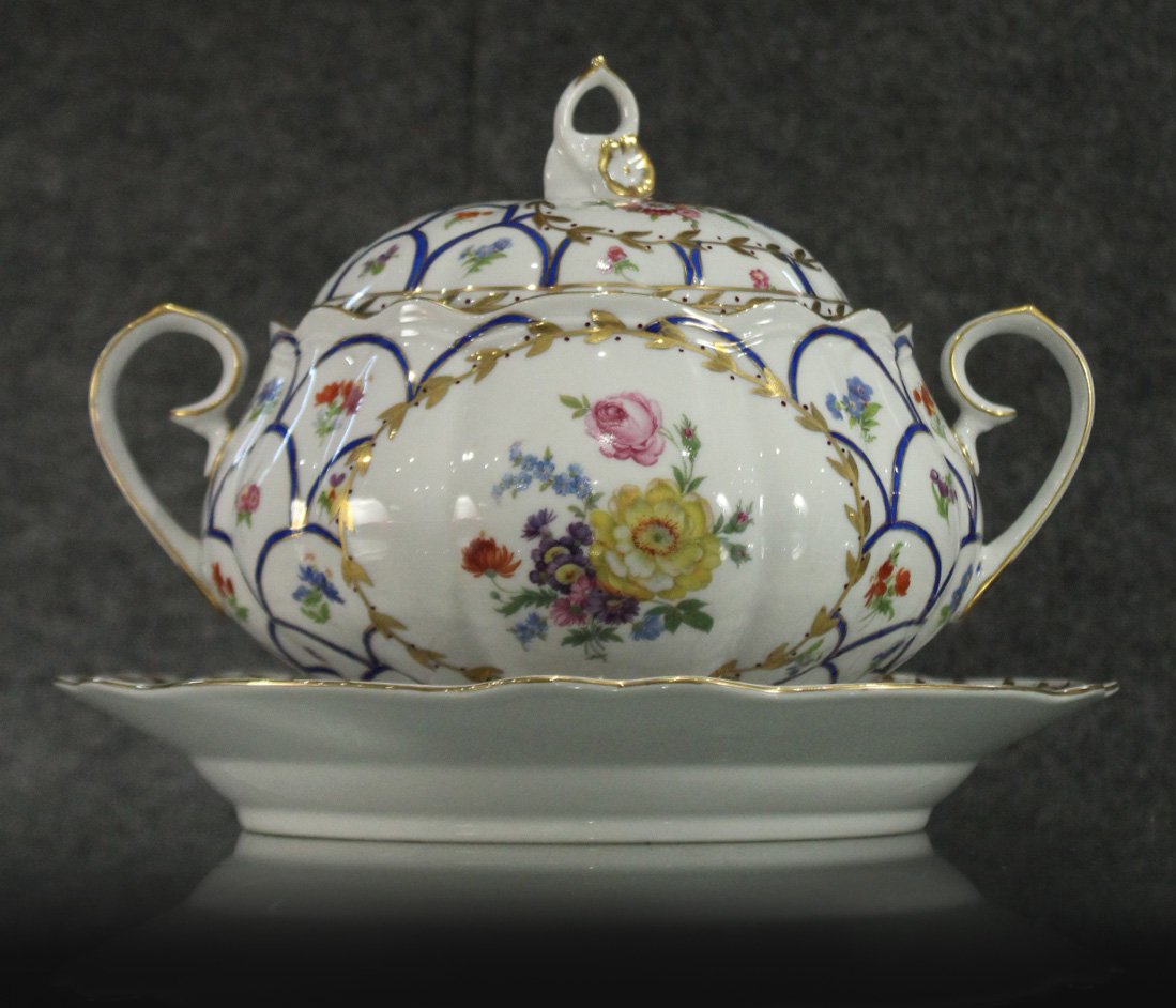 Paris Royal porcelain terrine with underplate (1 of 7)