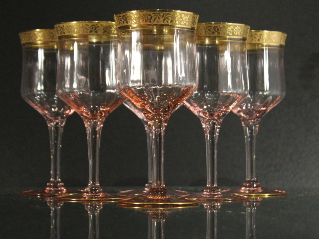 Pink with gold trim wine glasses 1920's era: Pink with gold trim wine glasses great Gatsby roaring 1920's era, Depression glass. victorian influenced. Size 7 h