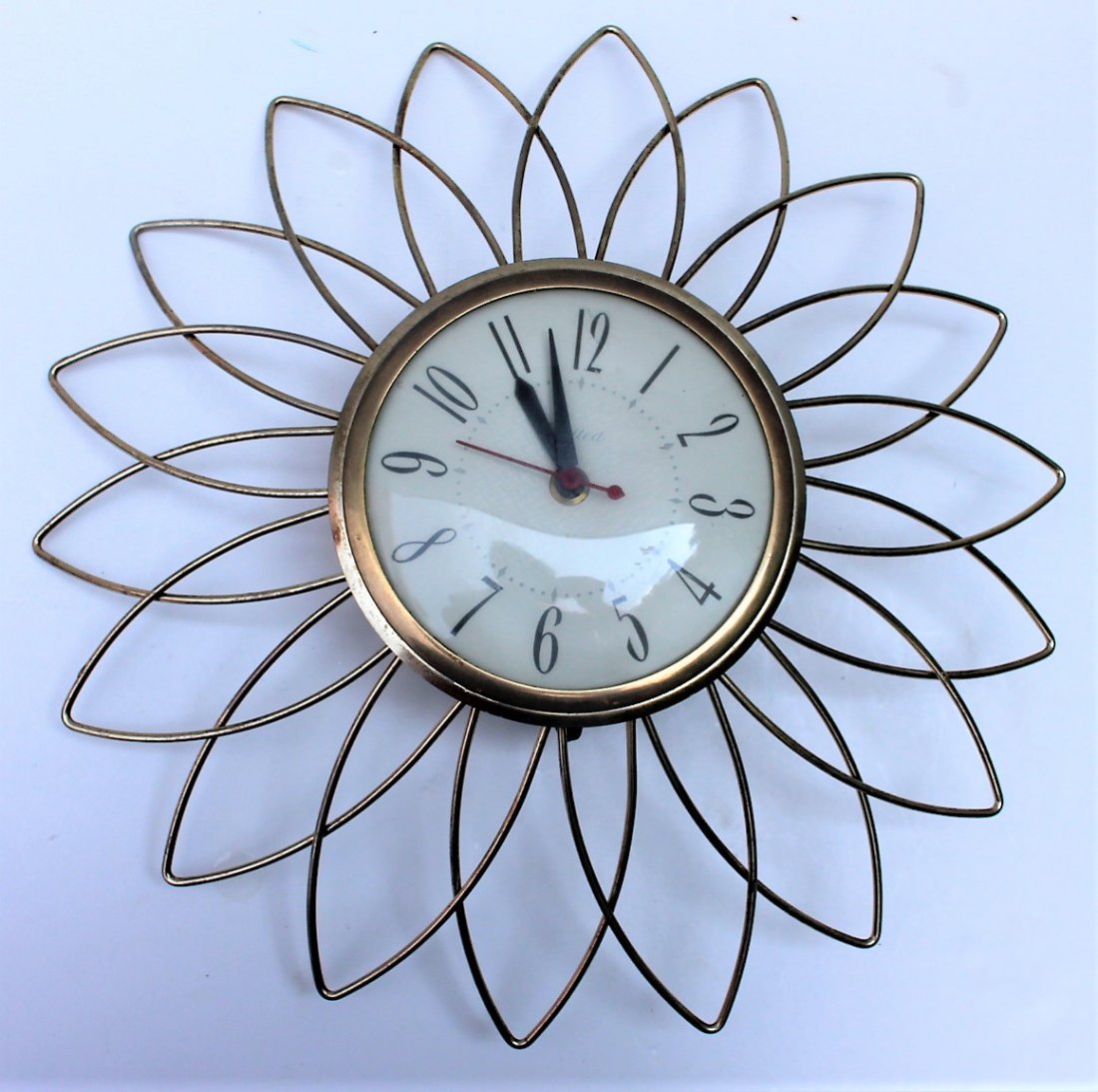 UNITED Mid-Century Modern Starburst Electric Wall Clock (1 of 6)