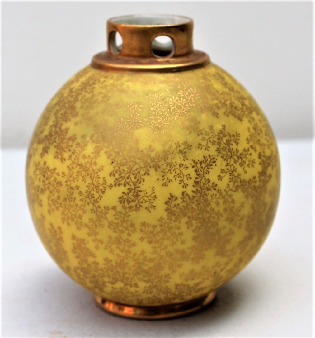 ROYAL WORCESTER Fine Porcelain CABINET VASE Yellow Gold (1 of 6)