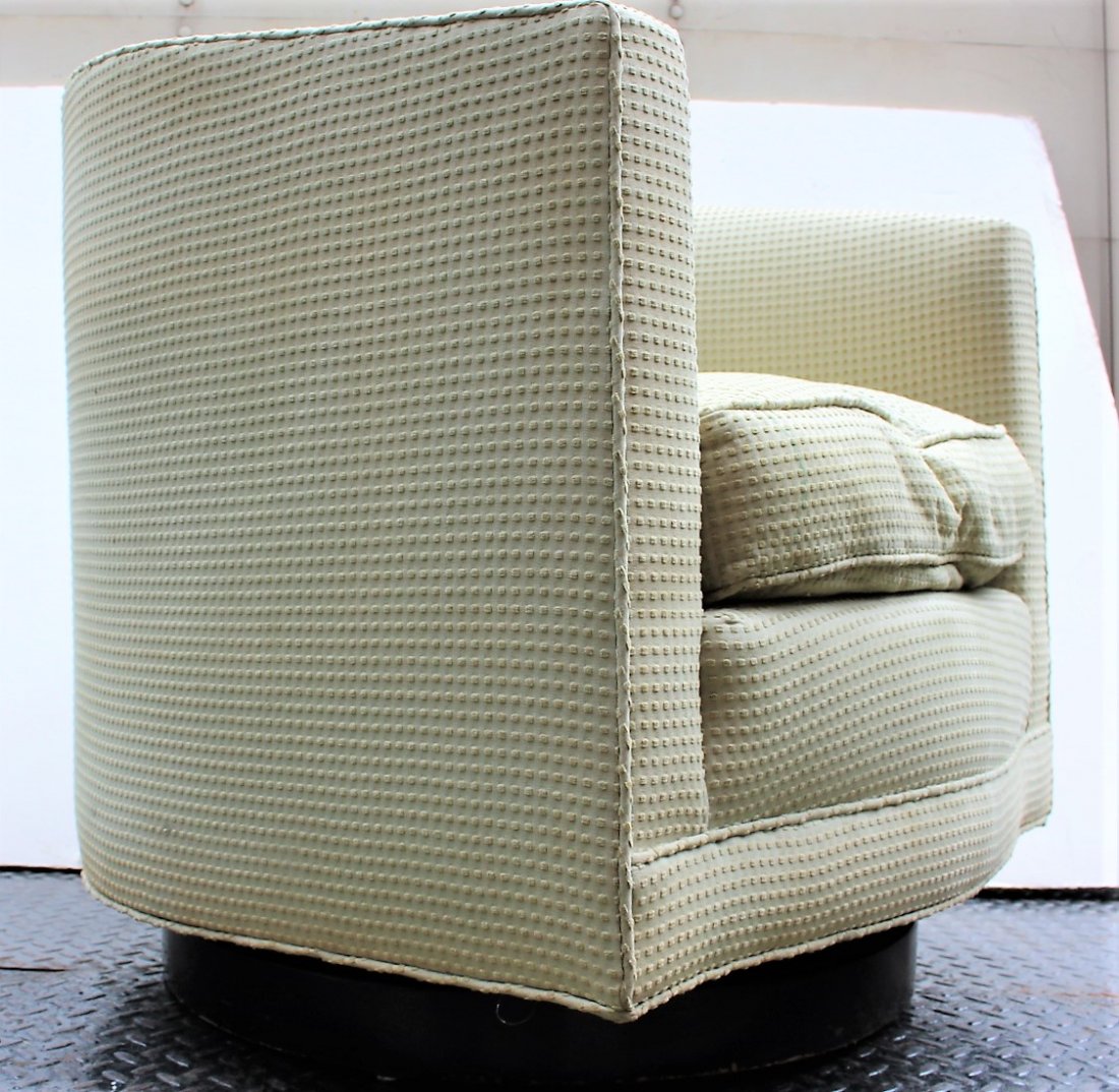 Milo Baughman Swivel Tub Chair - clean upholstery: Milo Baughman Swivel Tub Chair - clean upholstery. Size: 29.5 in. height, 29 in. wide, 26 in. depth.