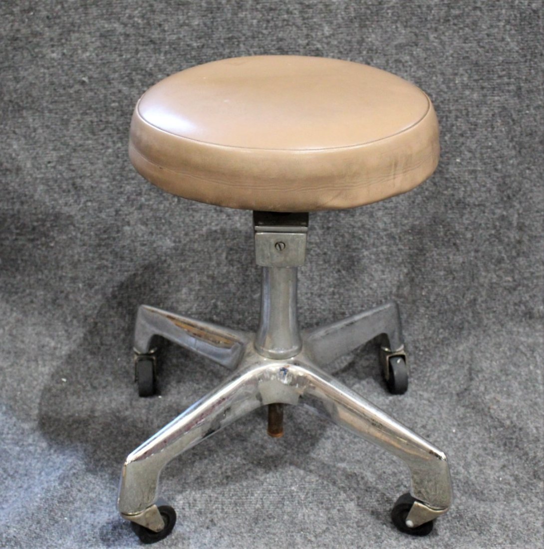 Mid-Century Modern DOCTORS STOOL, Adjustable: Mid-Century Modern DOCTORS STOOL, Adjustable.Size: 18.5 in. height, 13 in. diameter seat.