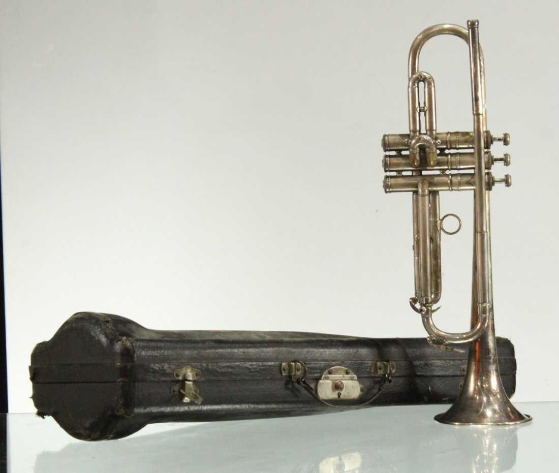 Vintage 1964 Elkhart Trumpet Cornet: Vintage Elkhart Trumpet Cornet #243084 with case Size: 24" length case
