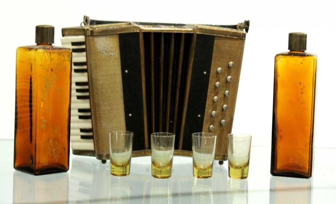 Unusual Mid-Century ACCORDIAN MUSIC BOX DECANTER (1 of 4)
