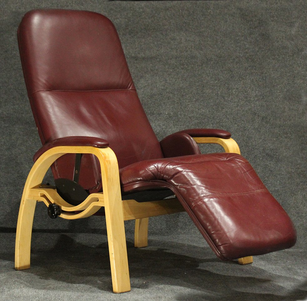 Mid-Century BENT PLY RECLINING LEATHER LOUNGE CHAIR: Mid-Century BENT PLY RECLINING LEATHER LOUNGE CHAIR. Size: 46h, 28" w