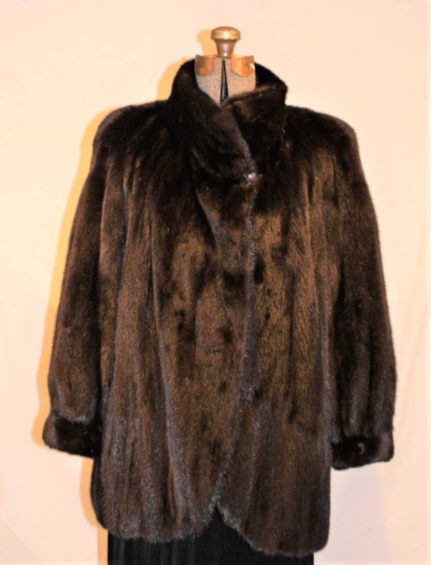 Mink fur Coat Waist Length Women's Small: Mink fur coat in a waist length women's small. Length of arms outer 21 in.; length coat 29 in.; shoulder to shoulder 19 in.