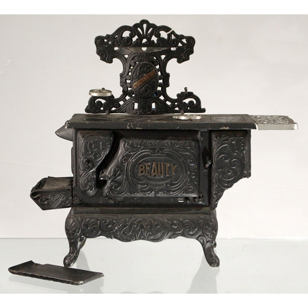"Beauty" Salesman Sample Cast Iron Kitchen Stove - Old (1 of 10)