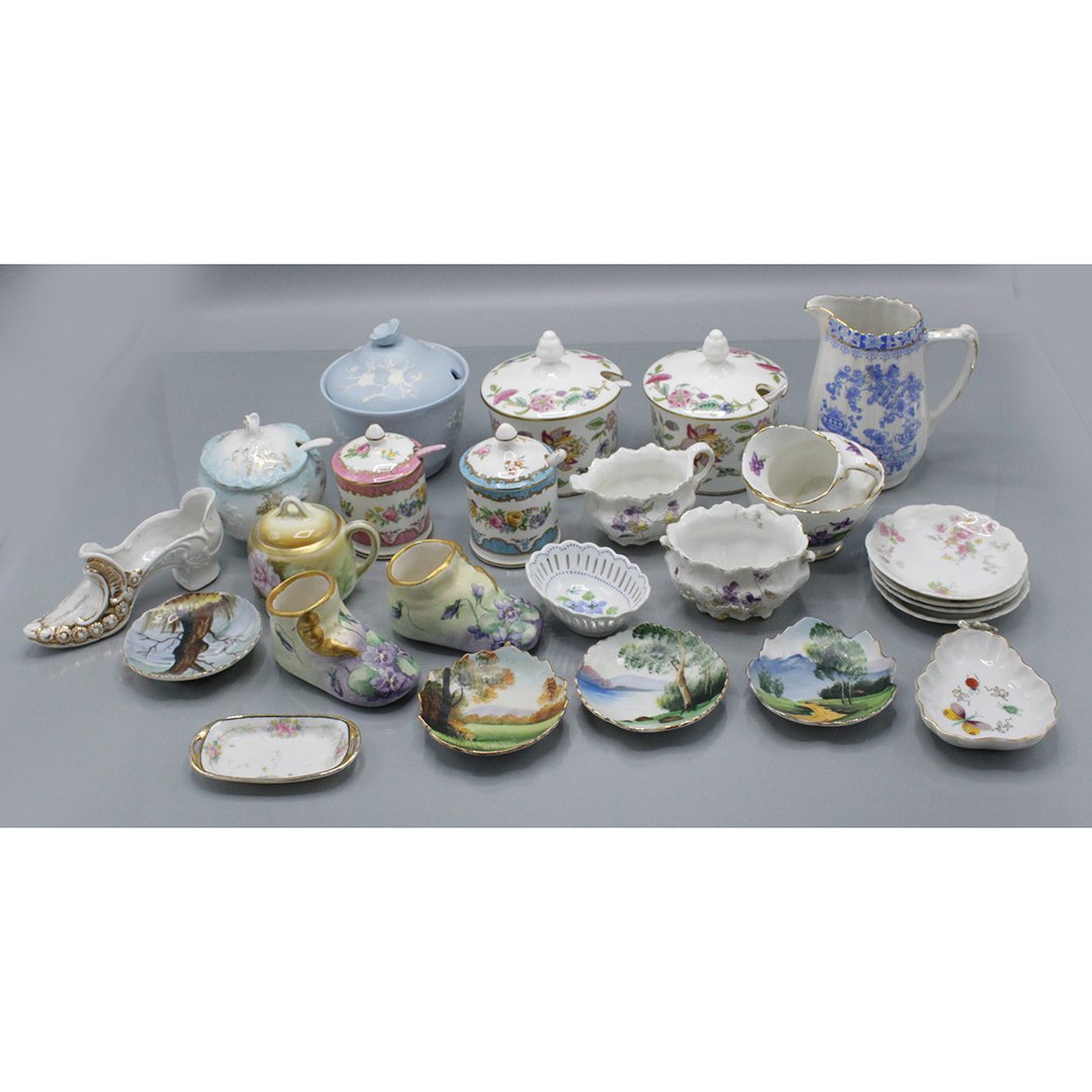 Approx 25 Pieces Porcelain Collectibles, Shoes, Jars... (1 of 15)