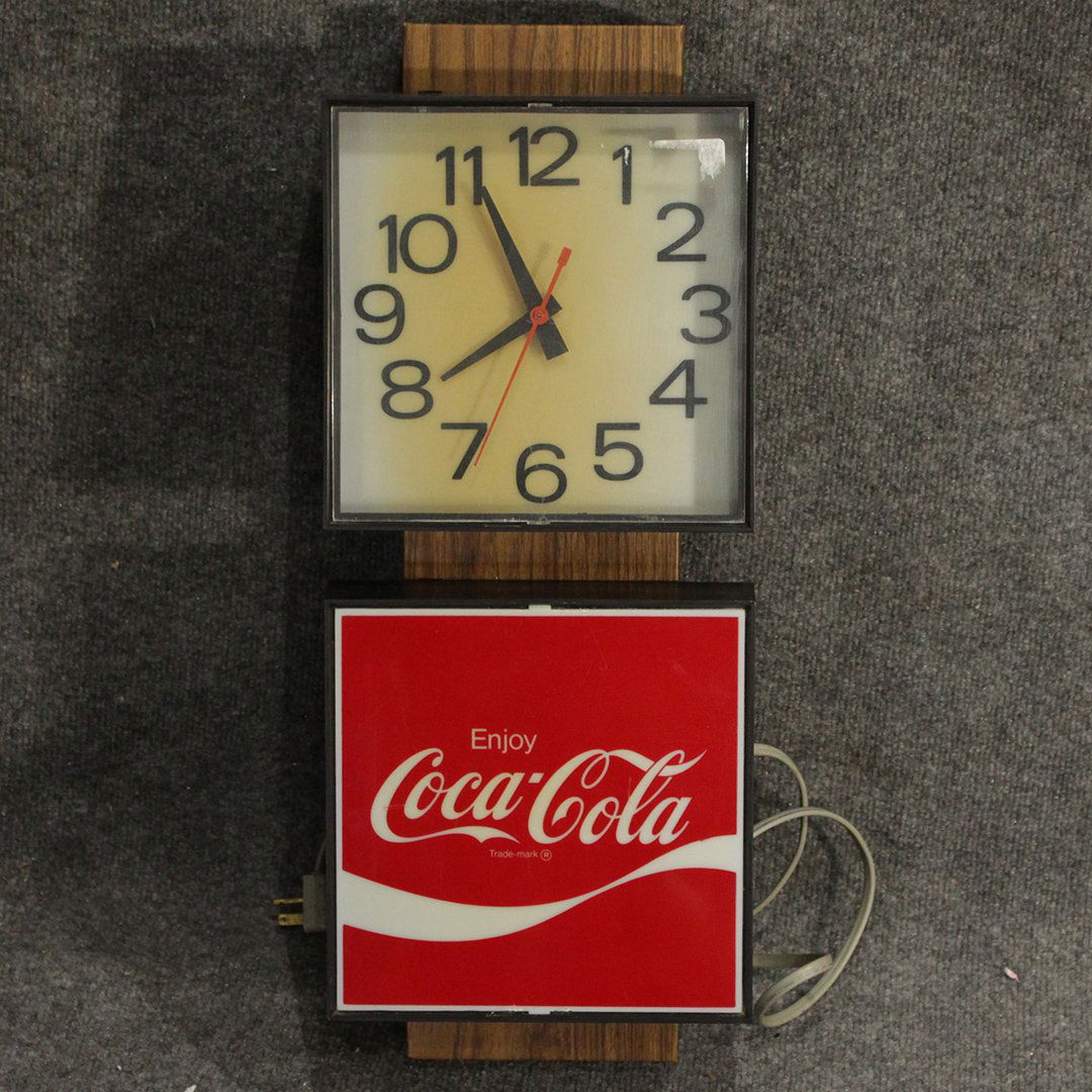 Coca-Cola Vintage Light-Up Advertising Wall Clock (1 of 5)