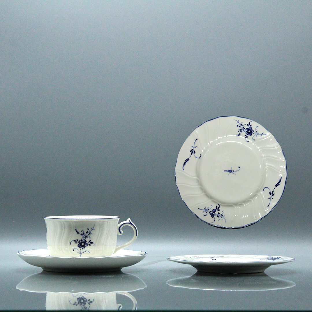 Thirty Seven [37] Piece Villeroy & Boch Dinner Set (1 of 12)