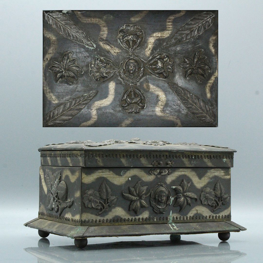 Victorian Jewelry Box with Jenny Lind Head (1 of 5)