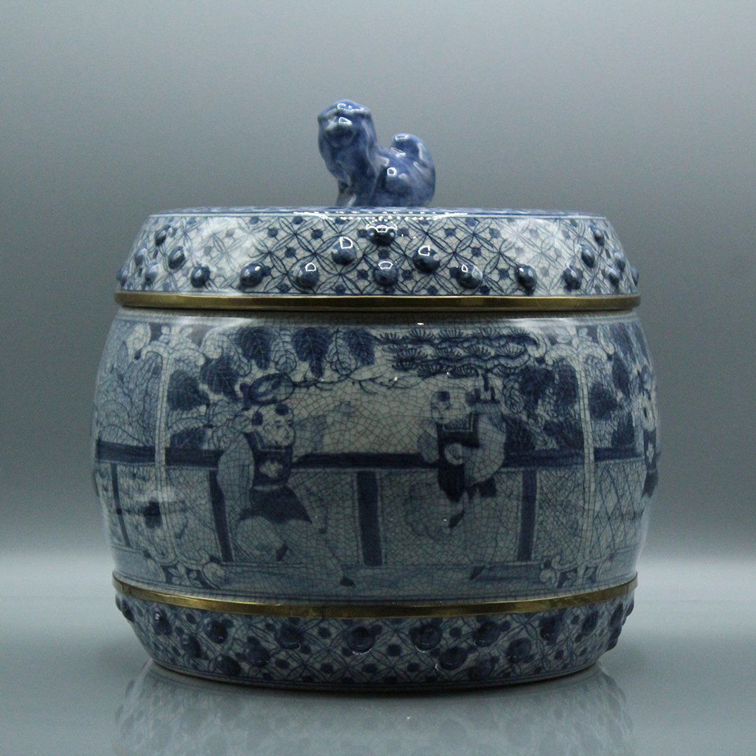 Oriental Porcelain Covered Pot / Jar,  Blue & White (1 of 9)