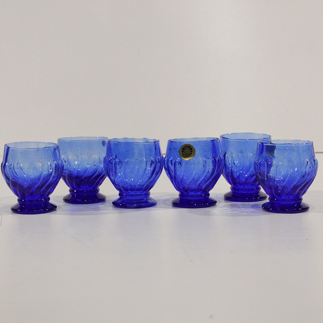 6x Mid-Century Modern Cobalt Blue Glasses: 6x Mid-Century Modern Cobalt Blue Glasses , small wine glasses, cups, Italian imported old stock from the 50's Size: 4" h