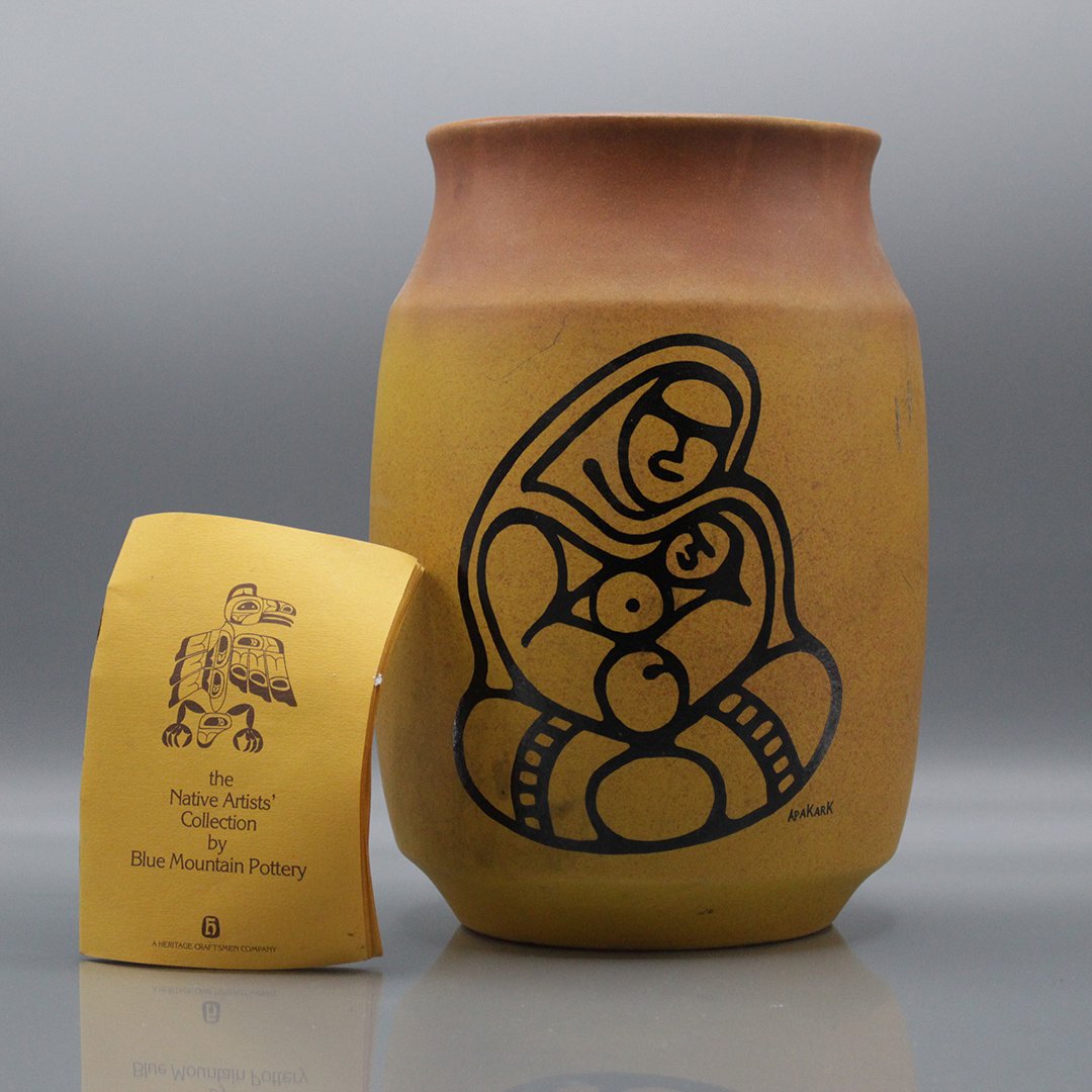 Blue Mountain Pottery Native Collection Vase APAKARK (1 of 8)