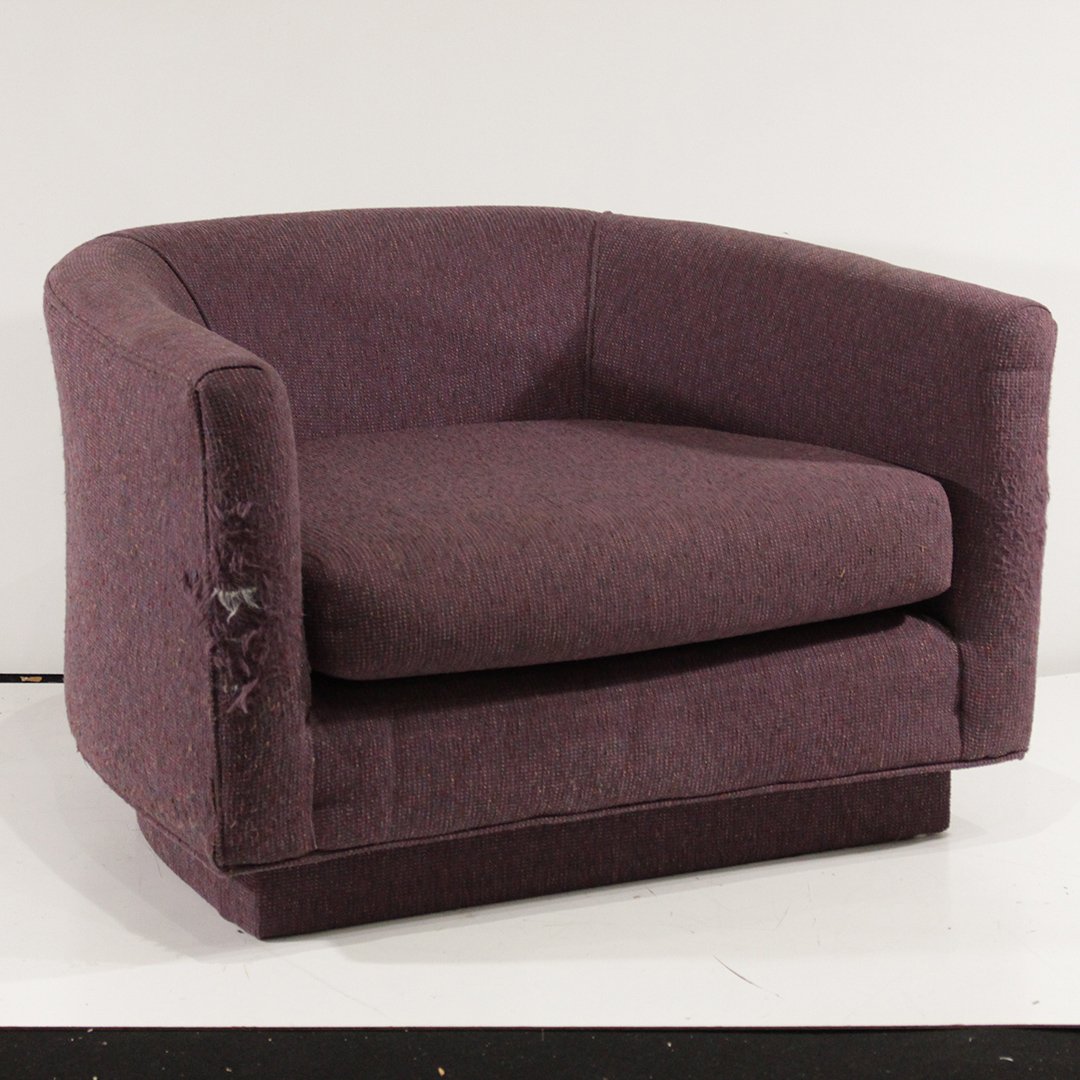 Milo Baughman For Thayer Cogan Swivel Tub Chair: Milo Baughman For Thayer Cogan purple swivel tub lounge chair. Size: 24 h , 38 w