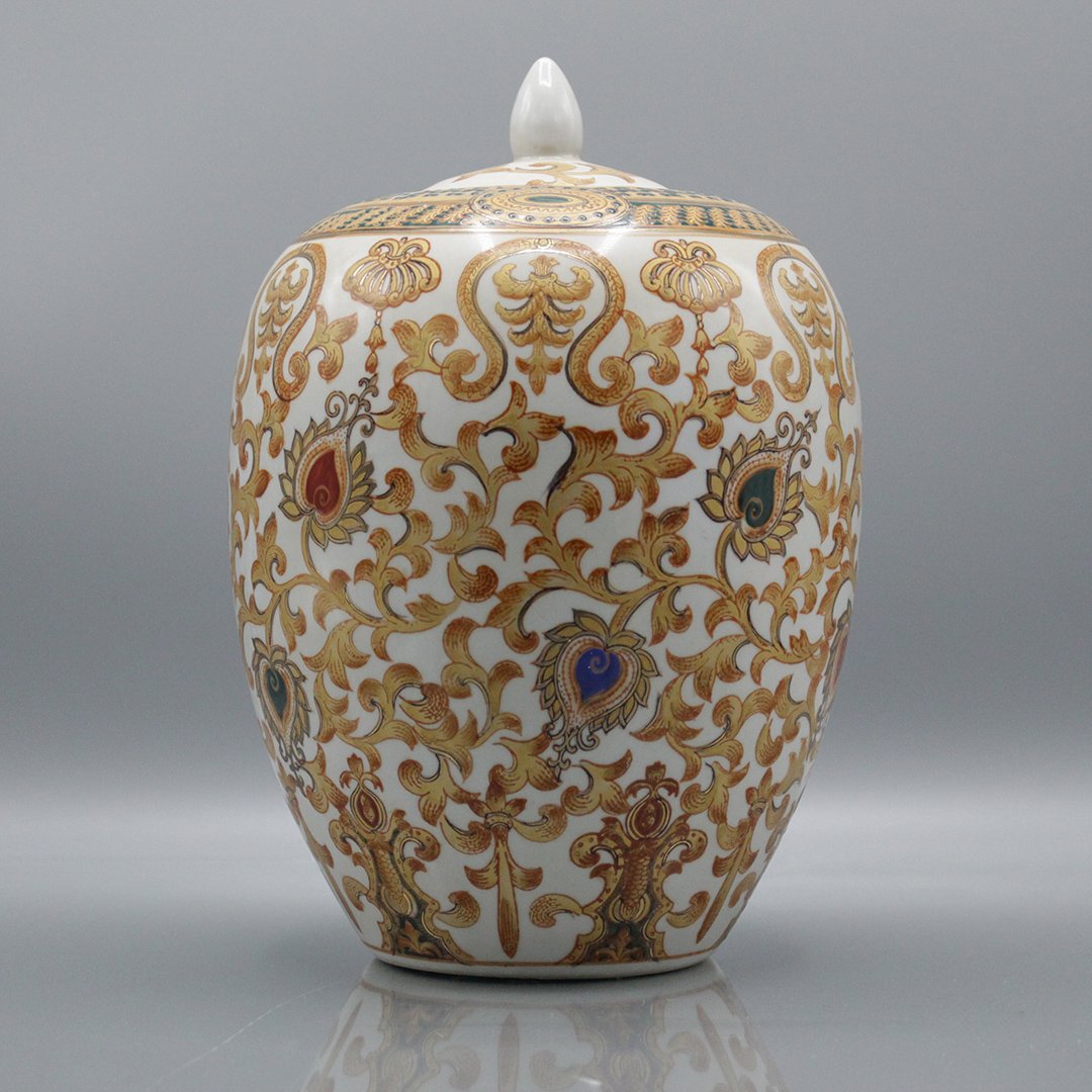 Vintage Chinese Highly Decorated Ginger Jar: Vintage Chinese Highly Decorated Ginger Jar, hand painted. Size: 11 h , 6.5 w