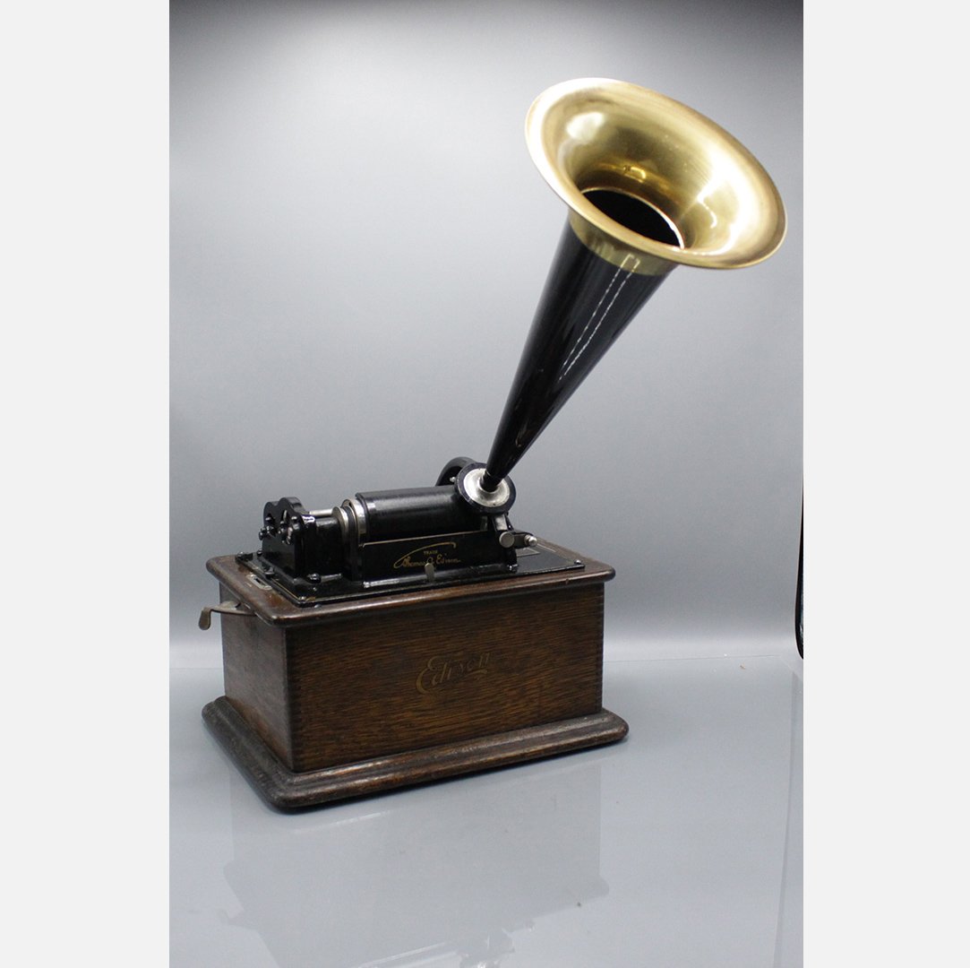Edison Standard Phonograph complete with records (1 of 10)