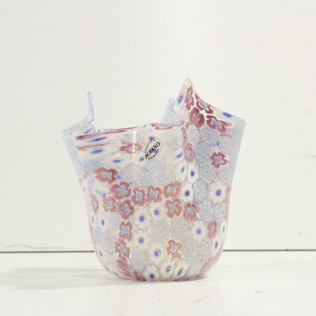 Maestri Vetrai Murano Art Glass Handkerchief Vase: Maestri Vetrai Murano Art Glass Handkerchief Vase, Original label. Size: 5.75 in. height, 4.75 in. wide.