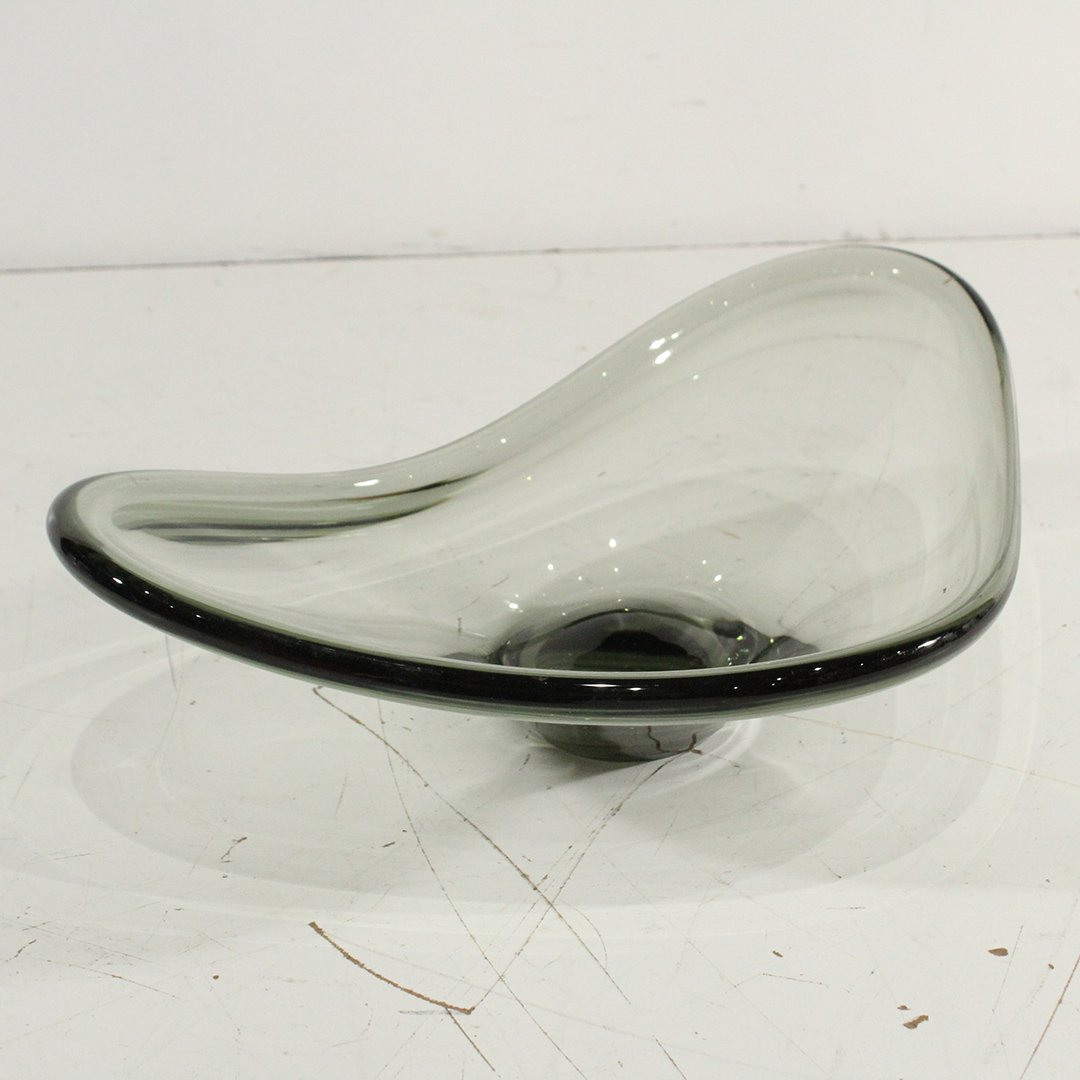 Vintage Mid-Century Modern Holmegaard Signed Bowl 1958: Vintage Mid-Century Modern Holmegaard Signed Bowl , center bowl in a smoked glass. signed on bottom with date 1958. Size: 16 w