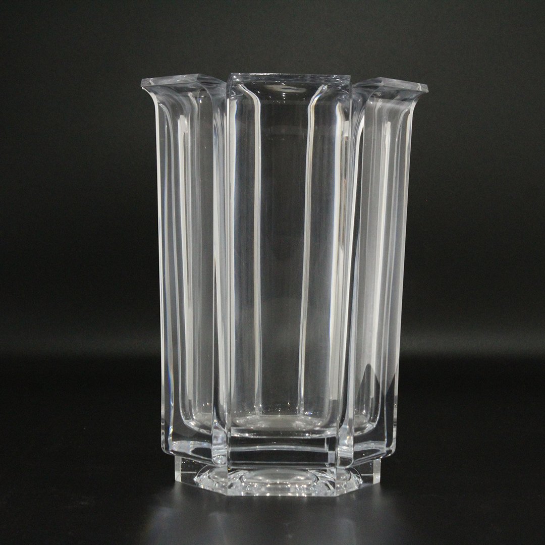 Mid-Century Modern Clear Lucite Vase Scandinavian Style: Mid-Century Modern Clear Lucite Vase Scandinavian Style. Size: 10 in. height, 6.75 in. wide.