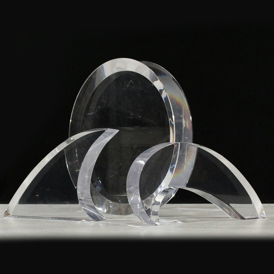 Alessio Tasca Italy Lucite Sculpture of Yoyo and Wave: Alessio Tasca Italy Lucite Sculpture of Yoyo and Wave, artist signed on yoyo disc Size: 19 d disc 3 w