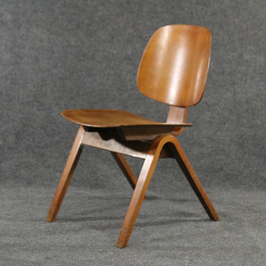 Mid-Century Modern Thonet Bent Ply wood chair: Mid-Century Modern Thonet Bent Ply wood chair Size: 31 h , 18 w