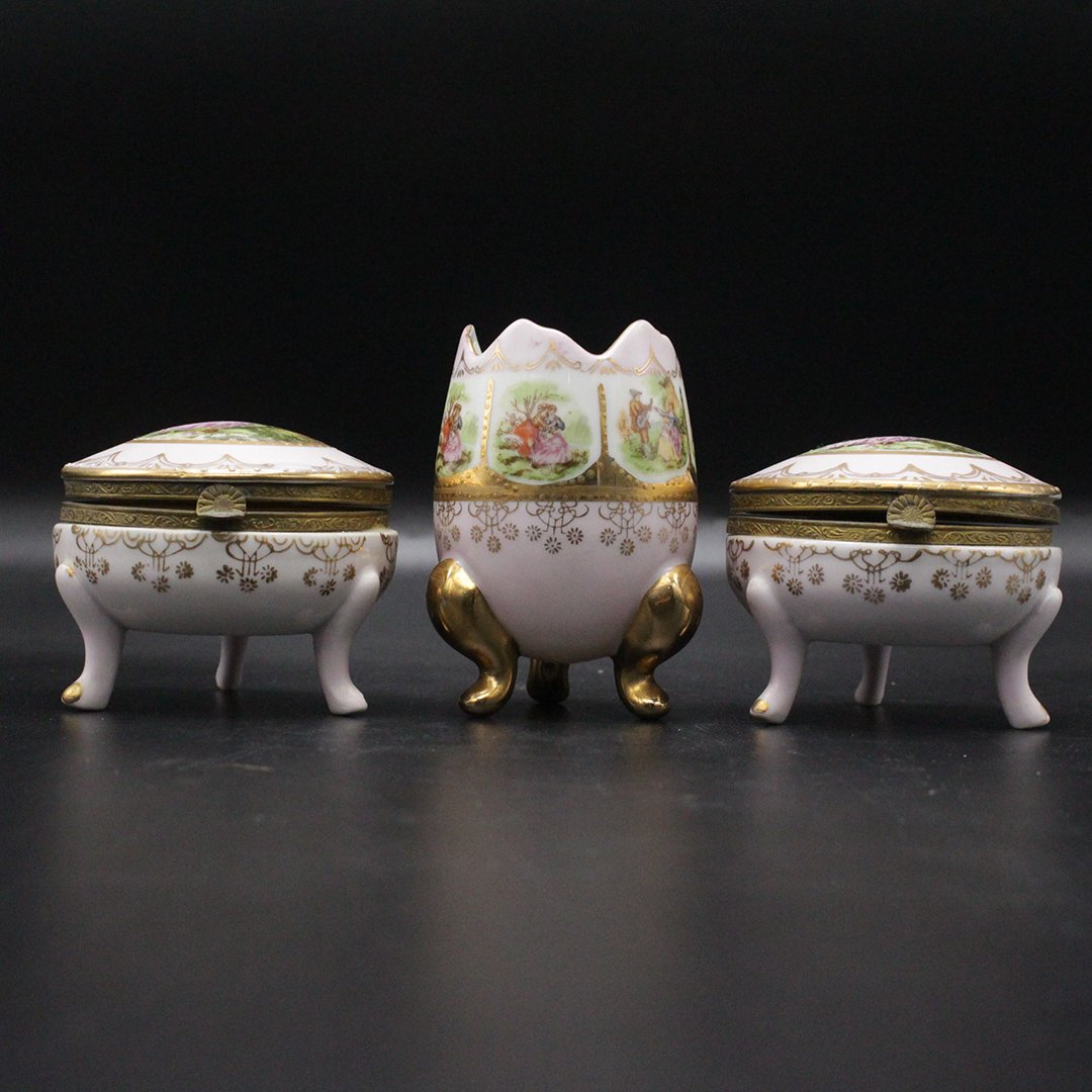 Royal Vienna Porcelain Items Dresser boxes: Royal Vienna Porcelain Items Dresser boxes and footed box Size: 2.5 h - 3.5 range in height
