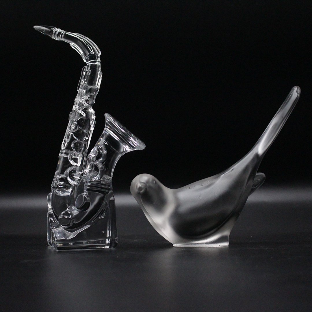 Crystal Saxophone Waterford style Lalique style bird: Crystal Saxophone Waterford style Lalique style bird made by fenton. Size: 5 - 7.25 range in height.