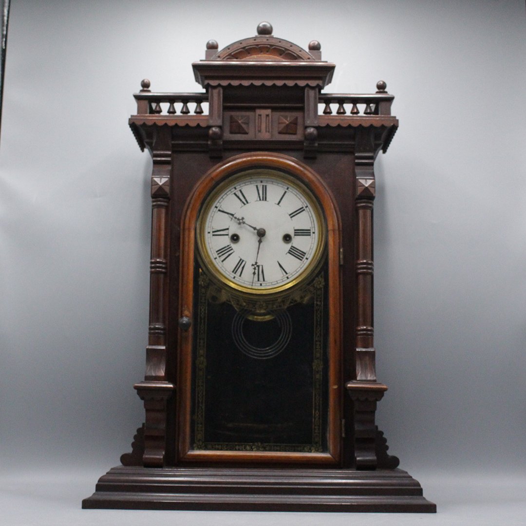 WELCH Victorian Walnut Mantle Clock, Pendulum & Key (1 of 16)