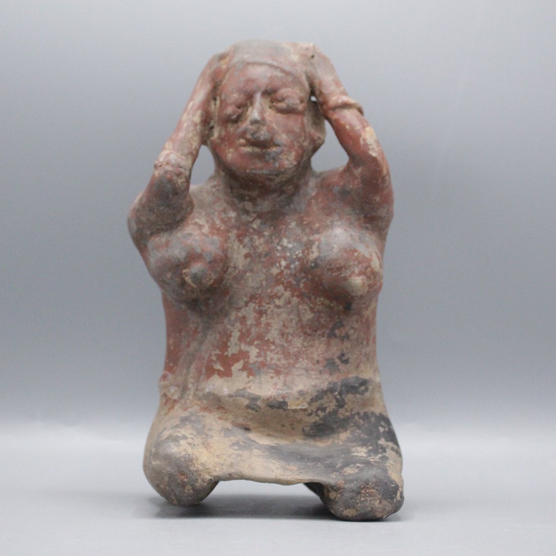 Early Pre Columbian Clay Kneeling Woman Figure (1 of 7)
