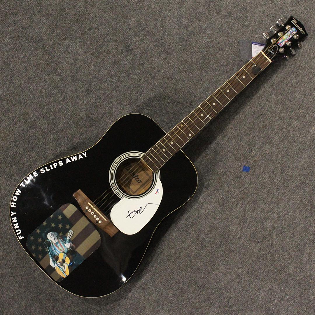 WILLIE NELSON Autographed Acoustic Guitar with COA (1 of 11)
