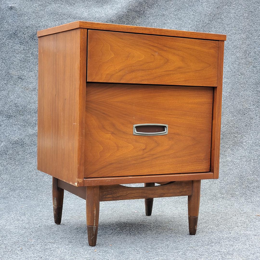 Hooker Furniture Mid-Century Design 2-Drawer Bed Stand (1 of 7)