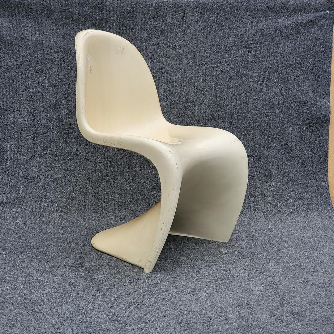 Verner Panton Design Molded Space Age "S" Chair (1 of 5)
