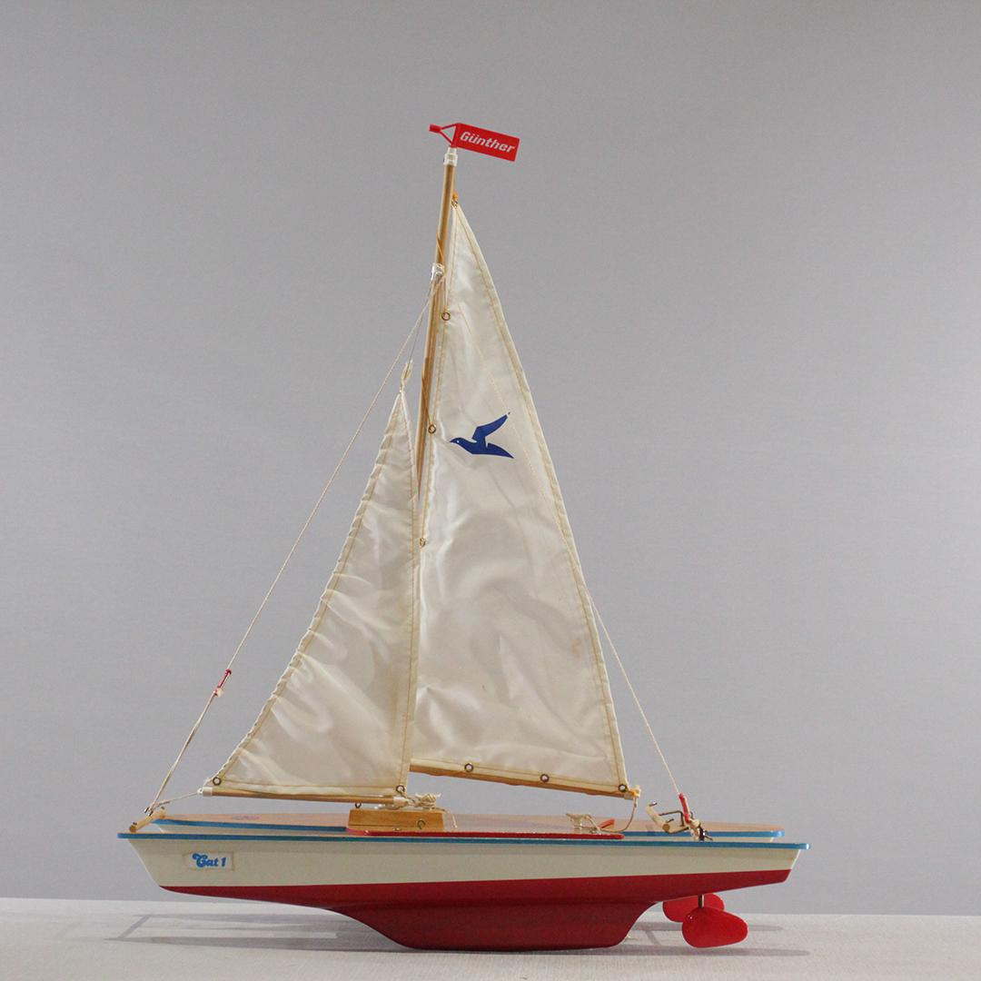 Seifert Segelboote, W. Germany, Catamaran Pond Boat: Seifert Segelboote, W. Germany, Catamaran Pond Boat; Gunther, Cat 1. Size: 25 x 20 inches