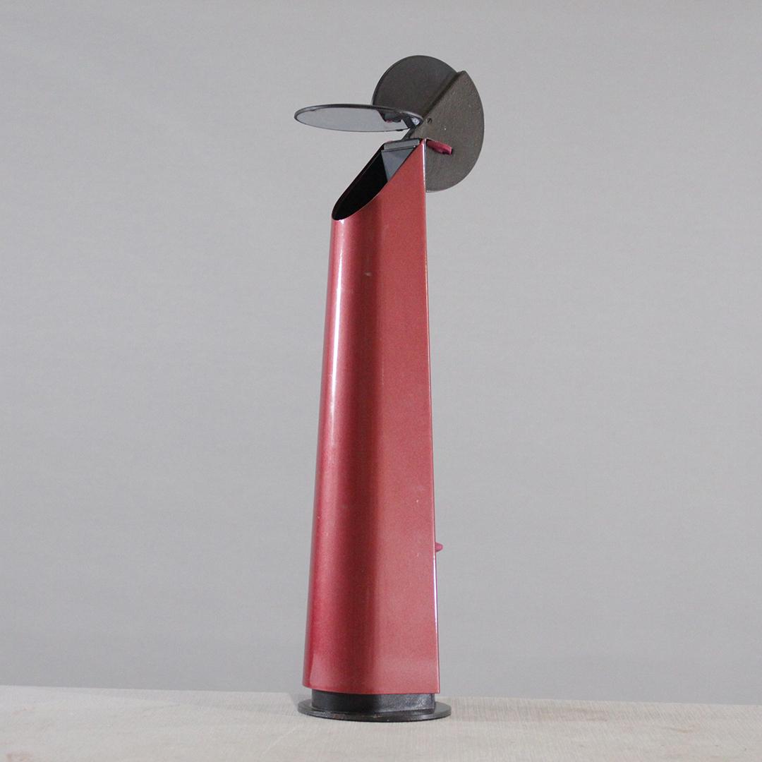 FLOS Italian Modern Design Desk Lamp: FLOS Italian Modern Design Desk Lamp. Size: 16.25 x 5.5 inches