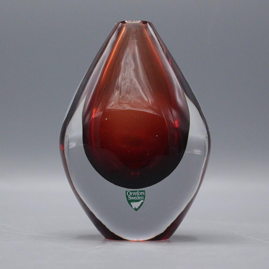 Orrefors Sweden Mid-Century Red Tear Drop Glass Vase: Orrefors Sweden Mid-Century Red Tear Drop Glass Vase. Size: 5.5 x 3.5 inches