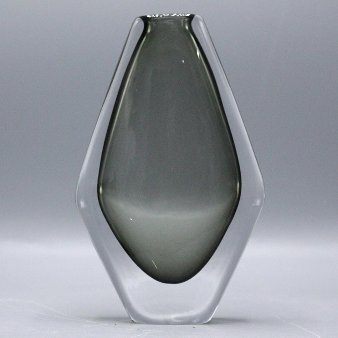 Signed Orrefors Mid-Century Dusk Vase by Nils Landberg: Signed Orrefors Mid-Century Dusk Vase by Nils Landberg. Size: 7.75 x 4.75 inches