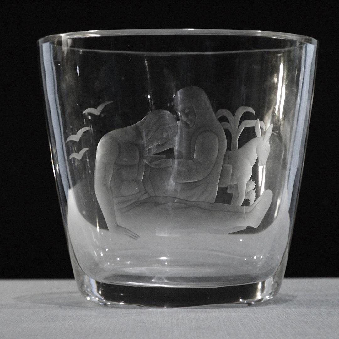 Fine Signed ORREFORS Vase, Artist Edvin Ohrstrom: Fine Signed ORREFORS Vase, Artist Edvin Ohrstrom. Size: 7.75 x 8.5 inches