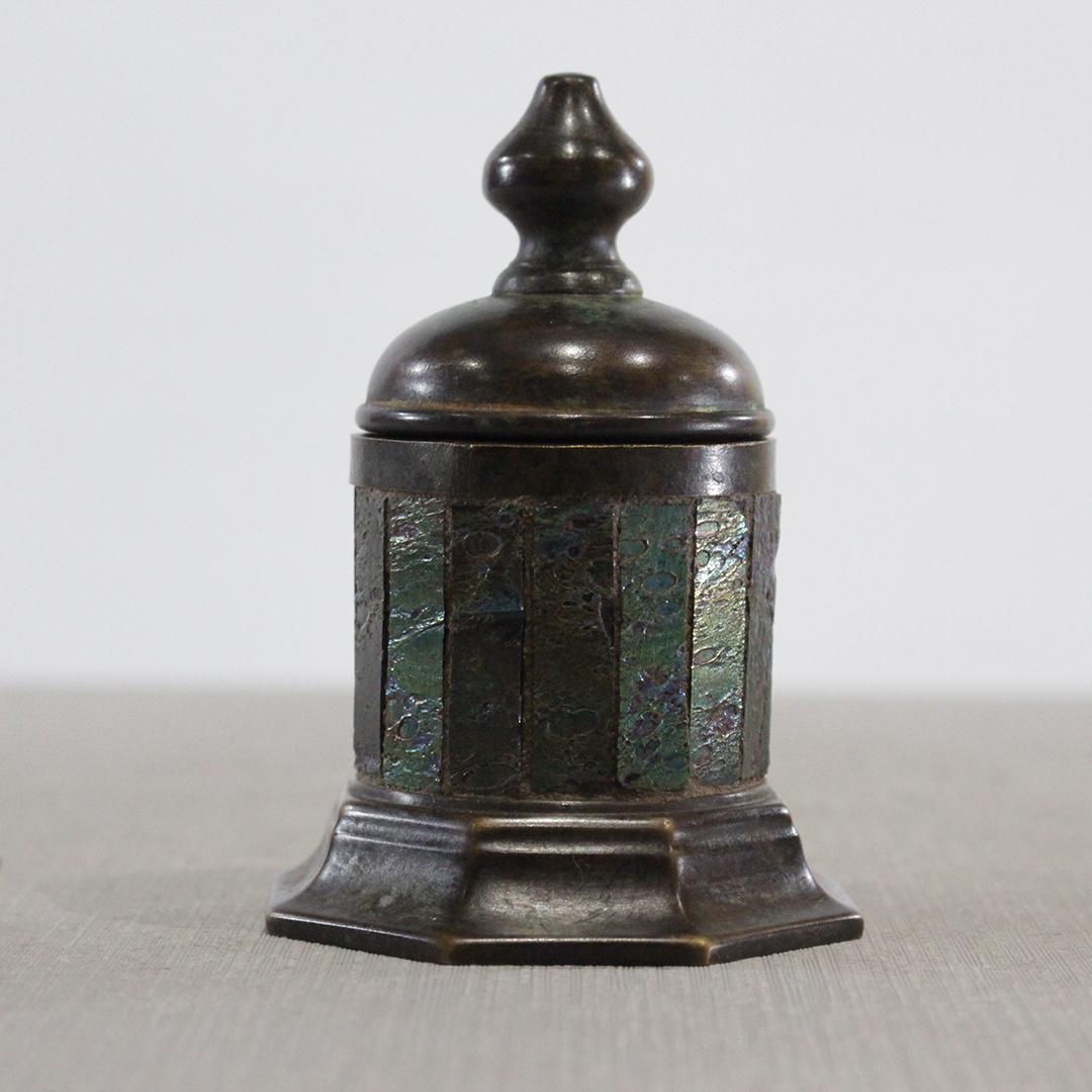 TIFFANY STUDIOS NEW YORK Cypriot Glass Stamp Box: TIFFANY STUDIOS NEW YORK Cypriot Glass Stamp Box. Signed on base. Good bronze patina finish. Size: 4 x 3