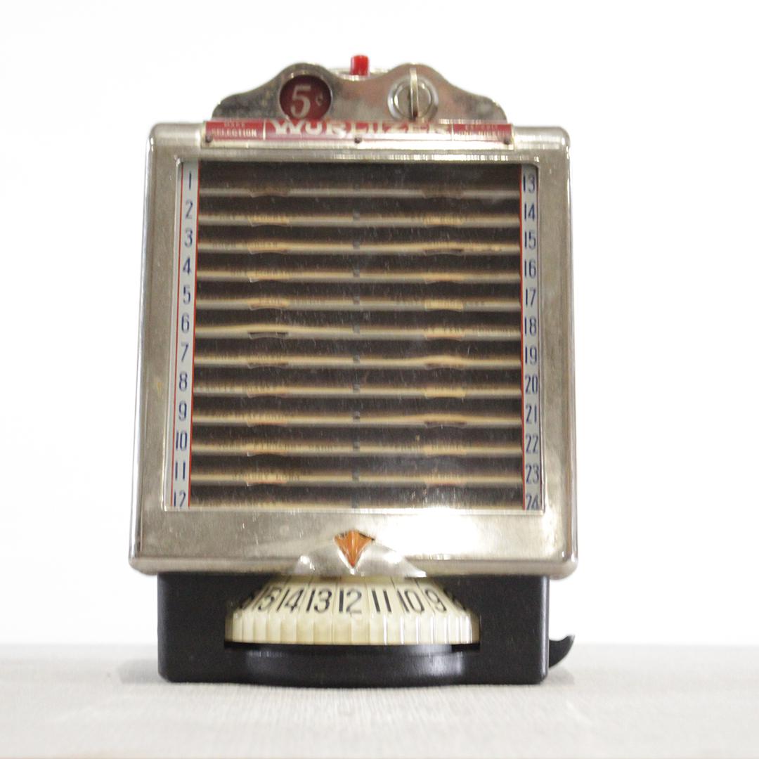 WURLITZER Coin Operated 5 Cent Table Top Juke Box: WURLITZER Coin Operated 5 Cent Table Top Juke Box, vintage. Size: 10.75 x 7 w