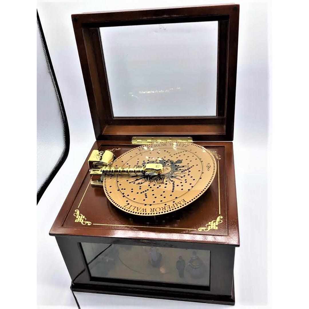 Crosley Musik Wurks Ballroom Dancers Music Box & Discs (1 of 9)