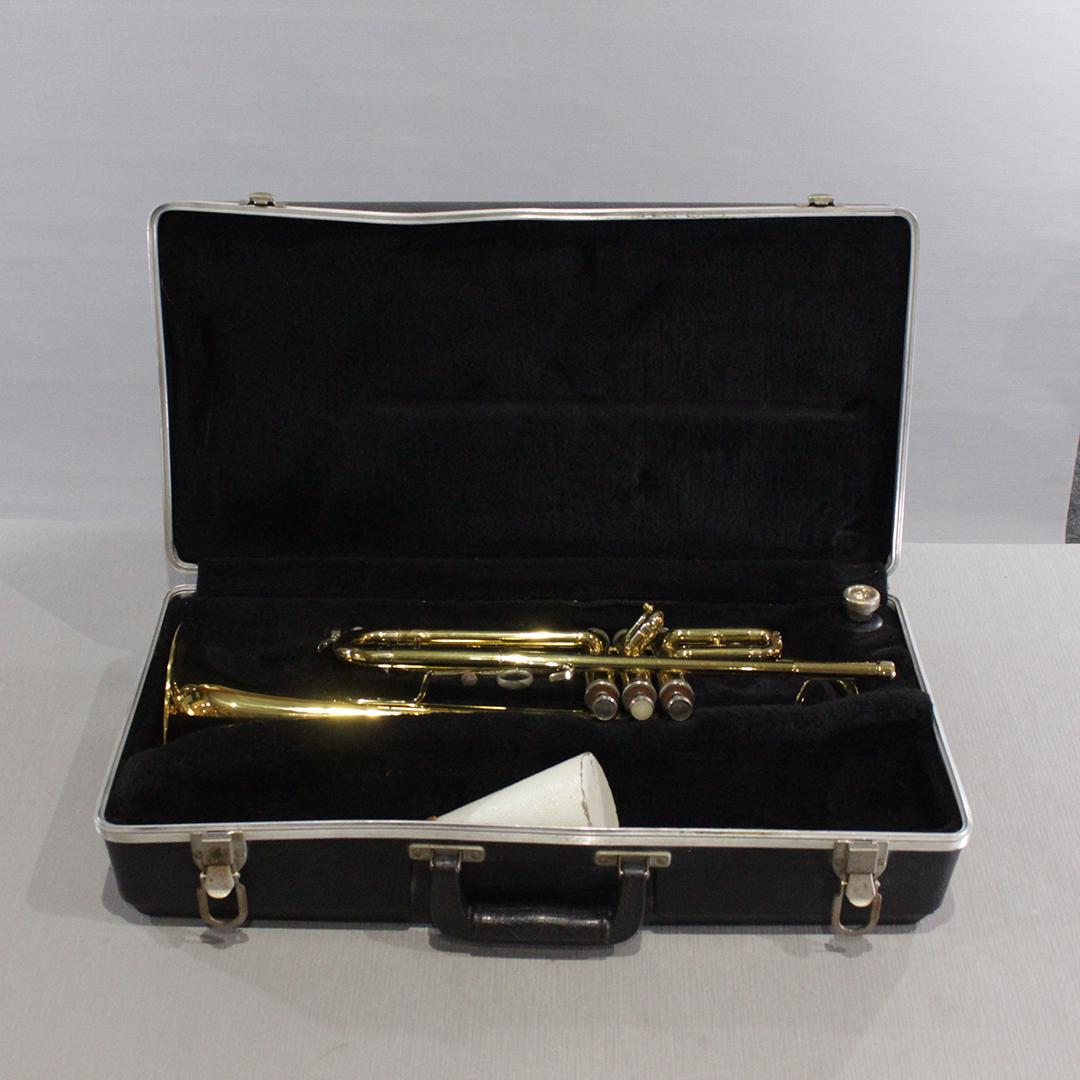 Conn Trumpet with case 20B (1 of 10)