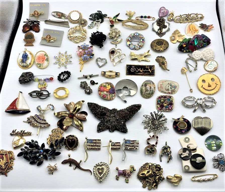 Large Assorted Grouping COSTUME JEWELRY BROOCHES, PINS (1 of 7)
