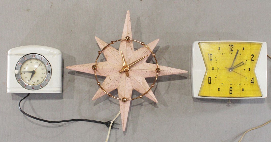 Three [3] Assorted Mid-Century Retro Clocks (1 of 9)