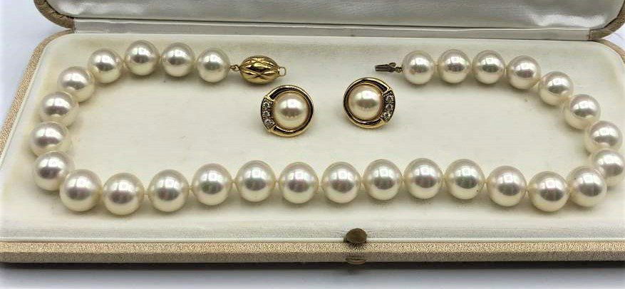 Majorica Pearls Necklace and Earrings in Original Box: Majorica Pearls Necklace and Earrings in Original Box. Size: necklace 16 in. length; earrings .75 in. diameter