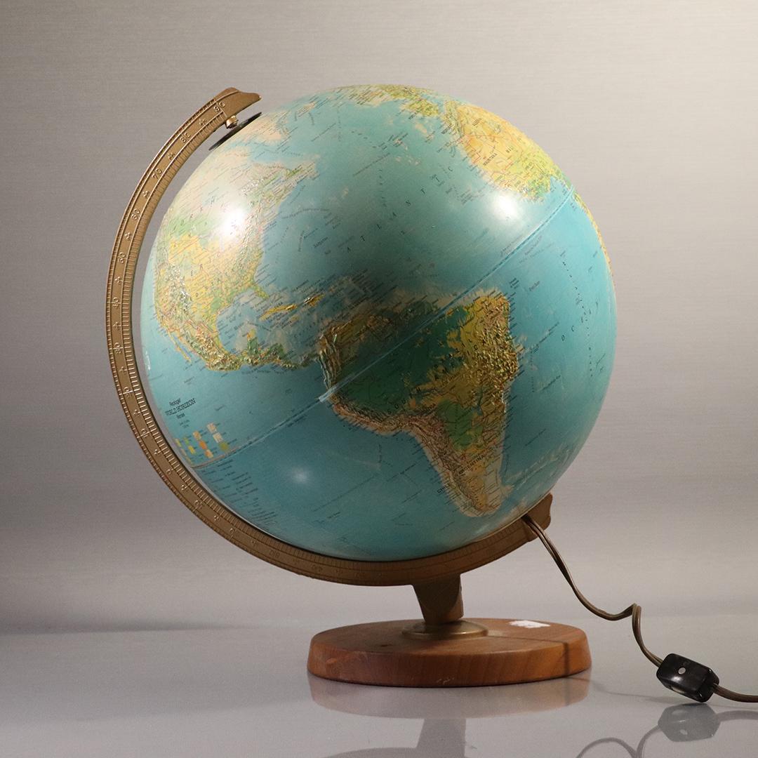 Vintage Replogle World Horizon Light Up Globe: Vintage Replogle World Horizon Light Up Globe. Size: 15h x 12w inches