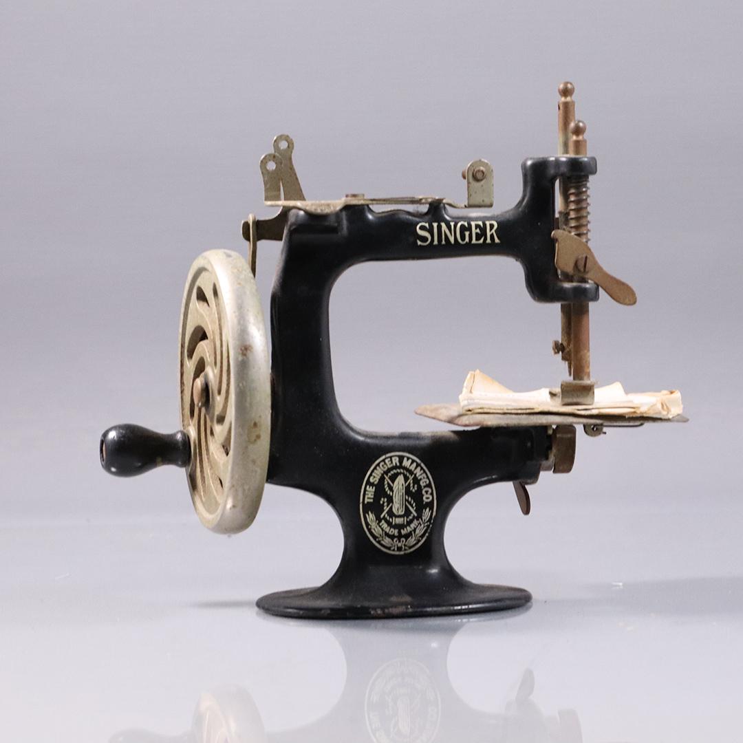 Antique Singer Miniature Sewing Machine All Original: Antique Singer Miniature Sewing Machine All Original. Size: 6h x 7w inches