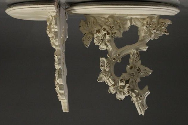 [2] Vintage Syroco Wood Wall Brackets Floral White Wash: [2] Vintage Syroco Wood Wall Brackets Floral White Wash. Size: 9h x 9 x 4.5 inches