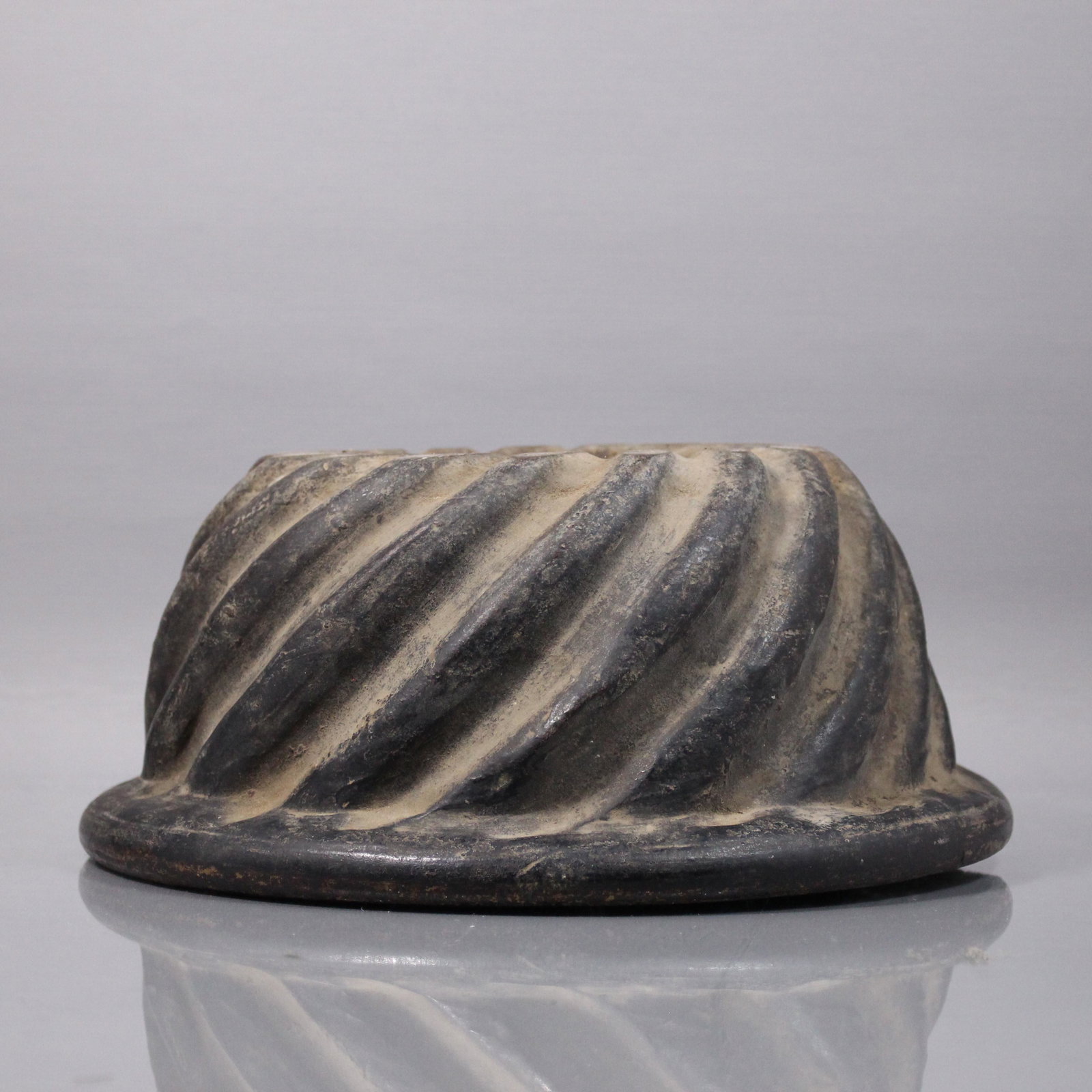 Early American 18th C. Yellow Ware Bundt Cake Mold: Early American 18th C. Yellow Ware Bundt Cake Mold. Provenance: Excavated at Thomas Colden Estate 1773, Montgomery New York. Size: 5 x 11.5 inches